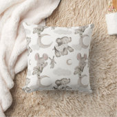 Boho in Neutrals: Baby Elephant Kinderzimmer Pillo Kissen (Decke)