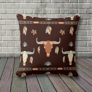 Boho Kuh Skull and Feathtern Pattern Kissen