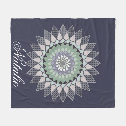 Boho Lavender Lotus Mandala Monogram Fleecedecke (Vorderseite (Horizontal))