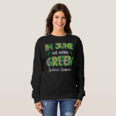 Boho Leopard im Juni tragen grüne Scoliose-Softwar Sweatshirt (Vorne ganz)