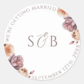 Boho Lila Floral Round Wedding Sticker Initialen (Vorderseite)