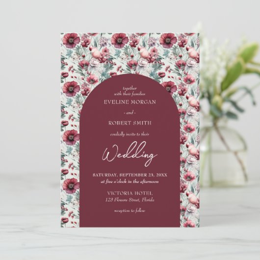 Boho Maroon und rosa wilde Blume gewölbt Einladung (Stehend Vorderseite)