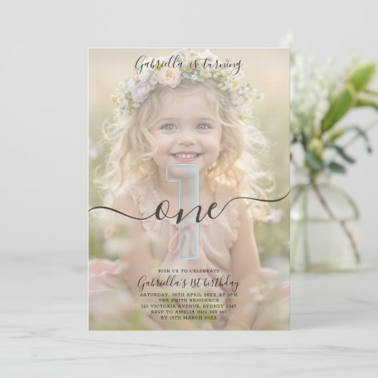 Boho Minimalist One Girl Photo 1st Birthday Einladung (Stehend Vorderseite)