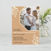 Boho Minimalistisch Floral Buff Wedding Einladung (Stehend Vorderseite)