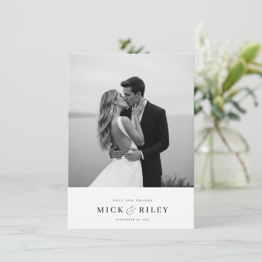 Boho Minimalistisch Typografy Foto Wedding Dankeskarte (Stehend Vorderseite)