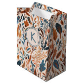 Boho-Monogramm Herbstblätter Mittlere Geschenktüte (Rückseite Schrägansicht)