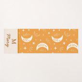 Boho Moon Muster auf Orange Mit Monogramm Yogamatte (Vorderseite (Horizontal))