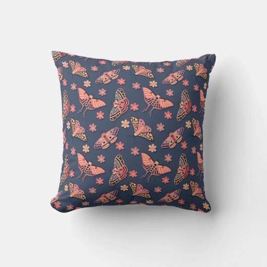 Boho Moth Floral Design Kissen (Vorderseite)