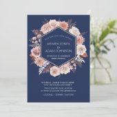 Boho Navy Blue Pink Floral Wreath Wedding Einladung (Stehend Vorderseite)