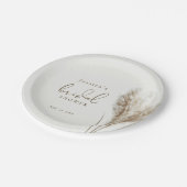 Boho Neutral Fluffy Pampas Grass Brautparty Pappteller (Schrägansicht)