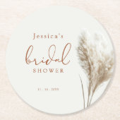 Boho Neutral Fluffy Pampas Grass Brautparty Runder Pappuntersetzer (Vorderseite)