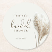 Boho Neutral Fluffy Pampas Grass Brautparty Runder Pappuntersetzer (Vorderseite)