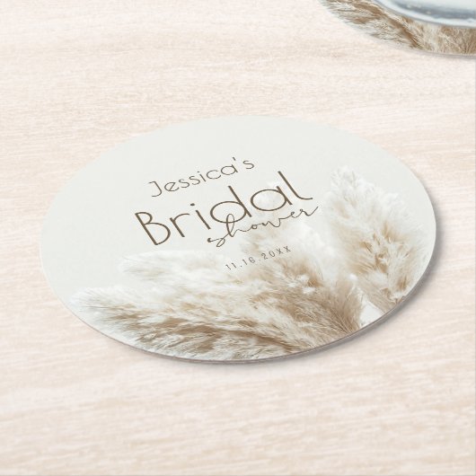 Boho Neutral Fluffy Pampas Grass Brautparty Runder Pappuntersetzer (Angewinkelt)