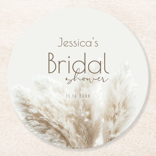 Boho Neutral Fluffy Pampas Grass Brautparty Runder Pappuntersetzer (Vorderseite)