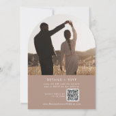 Boho Neutral Taupe Foto QR Code Arch Wedding Einladung (Rückseite)