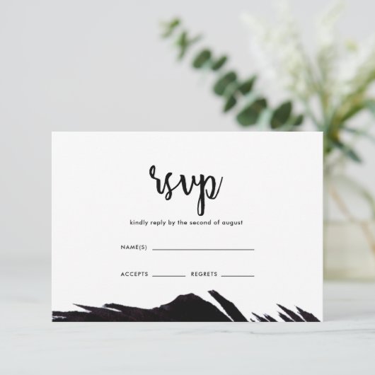 Boho Nights Black mit Feather Wedding RSVP Karte (Stehend Vorderseite)