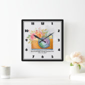 Boho Orange Kamera & Blume Aquarell Quadratische Wanduhr (Zuhause)
