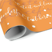 Boho Orange Minimalistische Skripttextschneefall Geschenkpapier (Rolleneckpunkt)