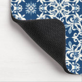 Boho-Ornamentmuster in Weiß-Blau Vintage Mousepad (Ecke)