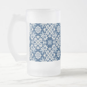 Boho-Ornamentmuster in weiß-blauem Vintage-Stil Mattglas Bierglas