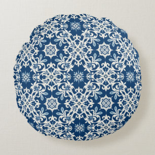 Boho-Ornamentmuster in weiß-blauem Vintage-Stil Rundes Kissen