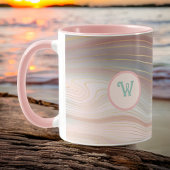 Boho Peachy Pink und Aqua Gold Strata mit Initial Tasse