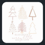 Boho Pink Christmas Trees Baby Shower Quadratischer Aufkleber<br><div class="desc">Dieser hoteleigene "fröhliche kleine Babydusche"-Aufkleber mit Weihnachtsbäumen in staubigen Rosatönen. Personalisieren Sie es für Ihre Bedürfnisse. In meinem Geschäft finden Sie passende Produkte.</div>
