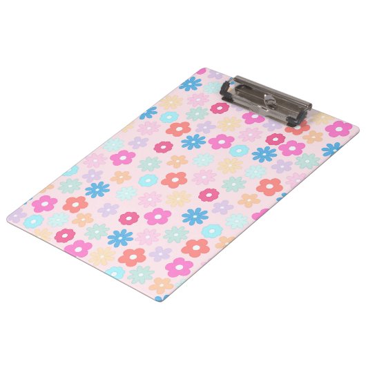 Boho Pink Gänseblümchen Blumen Muster Klemmbrett (Schrägansicht)
