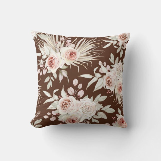 Boho Pink Roses Muster auf Rich Brown Kissen (Vorderseite)