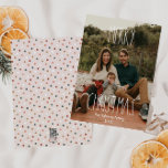 Boho Polka Dot Christmas Classic Full Foto Feiertagskarte<br><div class="desc">Diese boho polka dot Christmas klassische Full Foto-Urlaubskarte ist perfekt für Ihren modernen böhmischen Landgasthof-inspiriert Urlaub Gruß. Der klassische rustikale, aber feine handgezeichnet Schriftart verleiht ihm einen erdigen Vintagen Look und behalte ihn niedlich und einfach. Die Polka-Punkte kommen in Erdtönen wie Rot, Salbei, Rosa, Rosa, Terrakotta, Rost und Bräune. Das...</div>