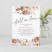 Boho Pumpkin Floral Fall in Liebe Brautparty Einladung (Stehend Vorderseite)