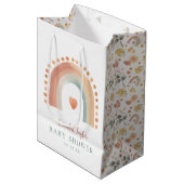Boho Rainbow Baby Showbeutel - Wasserfarbenes Ohr Mittlere Geschenktüte (Vorderseite Schrägansicht)