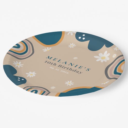 Boho Rainbow Daisy Beige Birthday Pappteller (Schrägansicht)