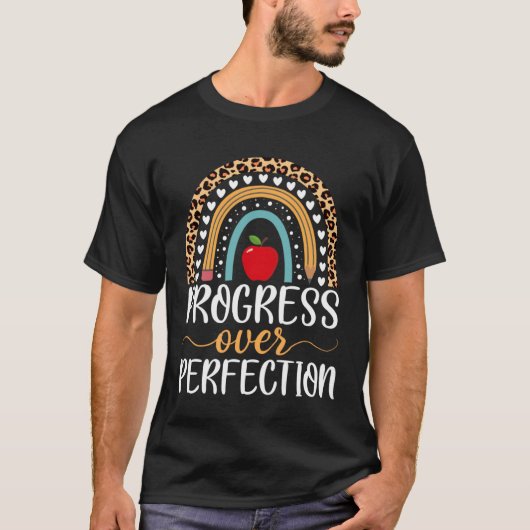 Boho Rainbow Progress Over Perfection Teacher Leop T-Shirt (Vorderseite)
