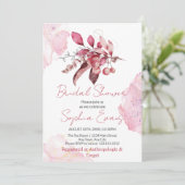 Boho Red Berries & Greenery Weißes Brautparty Einladung (Stehend Vorderseite)