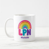 Boho-Regenbogen-Monogramm LPN Kaffeetasse (Links)