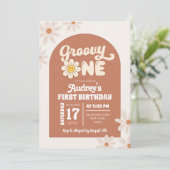 Boho Retro Daisy Groovy Ein erster Geburtstag Einladung (Stehend Vorderseite)