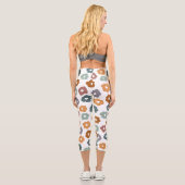 Boho-Retro-Erdige Blumen und botanischer Charme Capri Leggings (Rückseite)