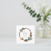 Boho Rustic Feather Wreath Monogram Quadratische Visitenkarte (Stehend Vorderseite)