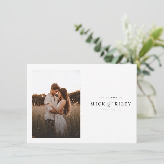 Boho Rustic Script Foto Budget Hochzeit Einladung (Stehend Vorderseite)