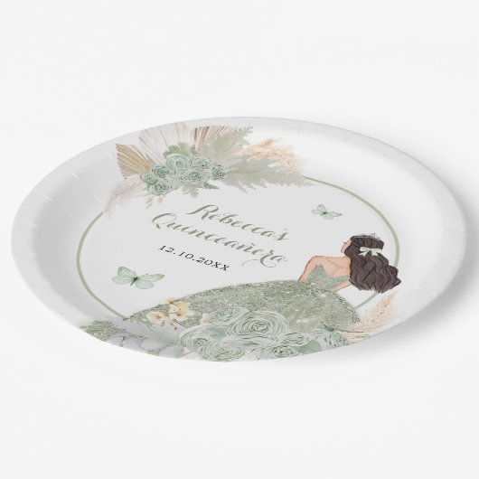 Boho Sage Green Floral Quinceañera Papierplatte Pappteller (Schrägansicht)