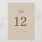 Boho-Sand-Minimalist-Script-Hochzeitstisch-Nummer Einladung (Vorderseite)