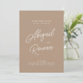 Boho-Sand-Minimalist-Script-Karte zur Speicherung  Einladung (Stehend Vorderseite)