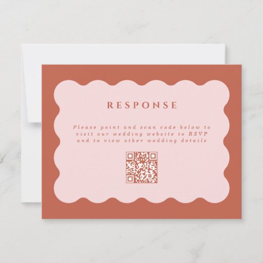 Boho Scallop Terracotta & Blush Wedding QR Code RSVP Karte (Vorderseite)
