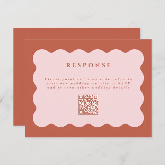 Boho Scallop Terracotta & Blush Wedding QR Code RSVP Karte (Vorne/Hinten)