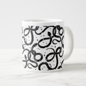 Boho Schlangen Jumbo-Tasse (Vorderseite Rechts)