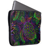 Boho Sea Turtle: Psychedelic Mandala Pattern Laptopschutzhülle (Vorne Rechts)