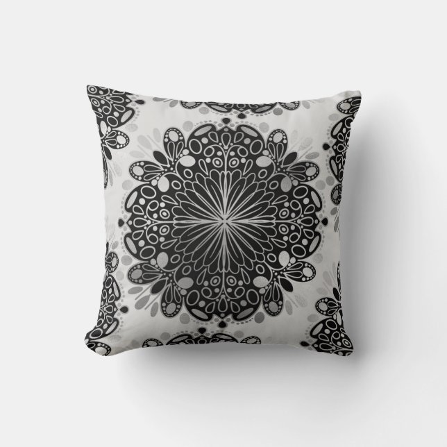 Boho Silver Black Gray Mandalas Kissen (Vorderseite)