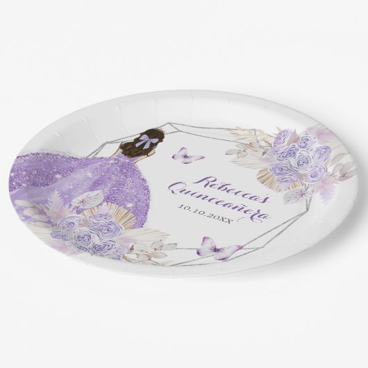 Boho Silver Lila Floral Butterfly Quinceañera Pappteller (Schrägansicht)