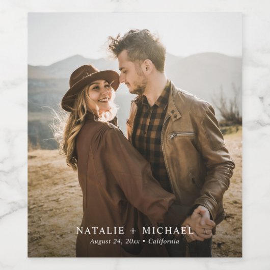 Boho Simple Minimalistisch Wedding Foto Weinetikett (Einzelnes Label)